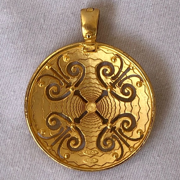 Vintage AVON Medallion Enhancer Pendant Gold Tone Aqua Blue Rhinestones - Picture 3 of 7